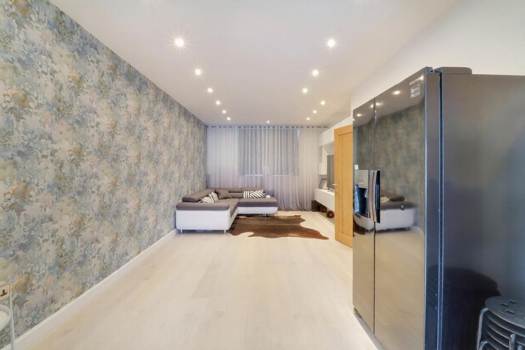 Property photo 3 of 12 -B61Ef28A-A28B-407d-Baee-2E2B13d7B804.Png