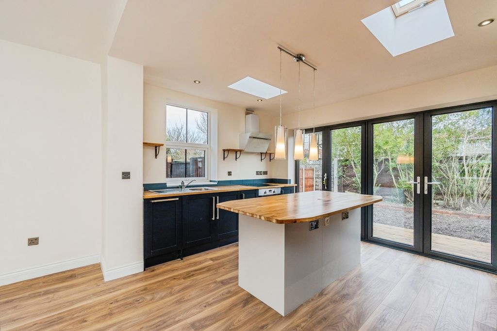 Property photo 3 of 13 Photo