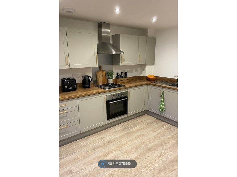 Property photo 3 of 17 Kitchen