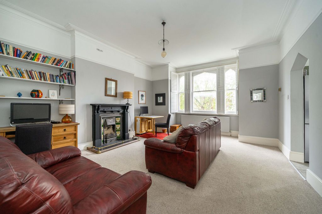 Property photo 1 of 9