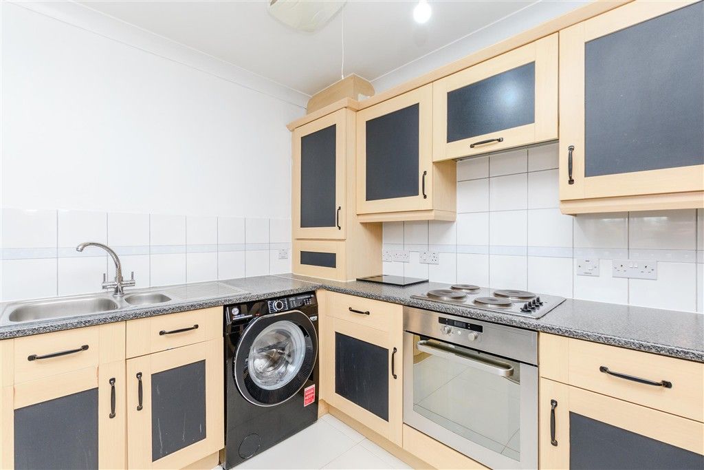 Property photo 1 of 9 Kitchen/Lounge