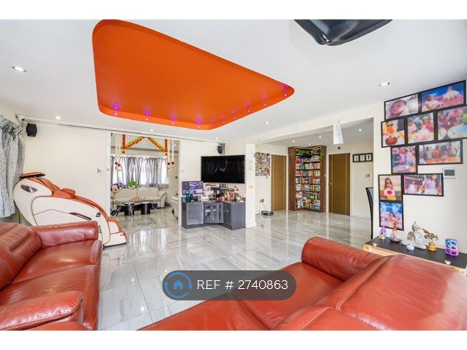 Property photo 1 of 16 Main Sitting / Family Area