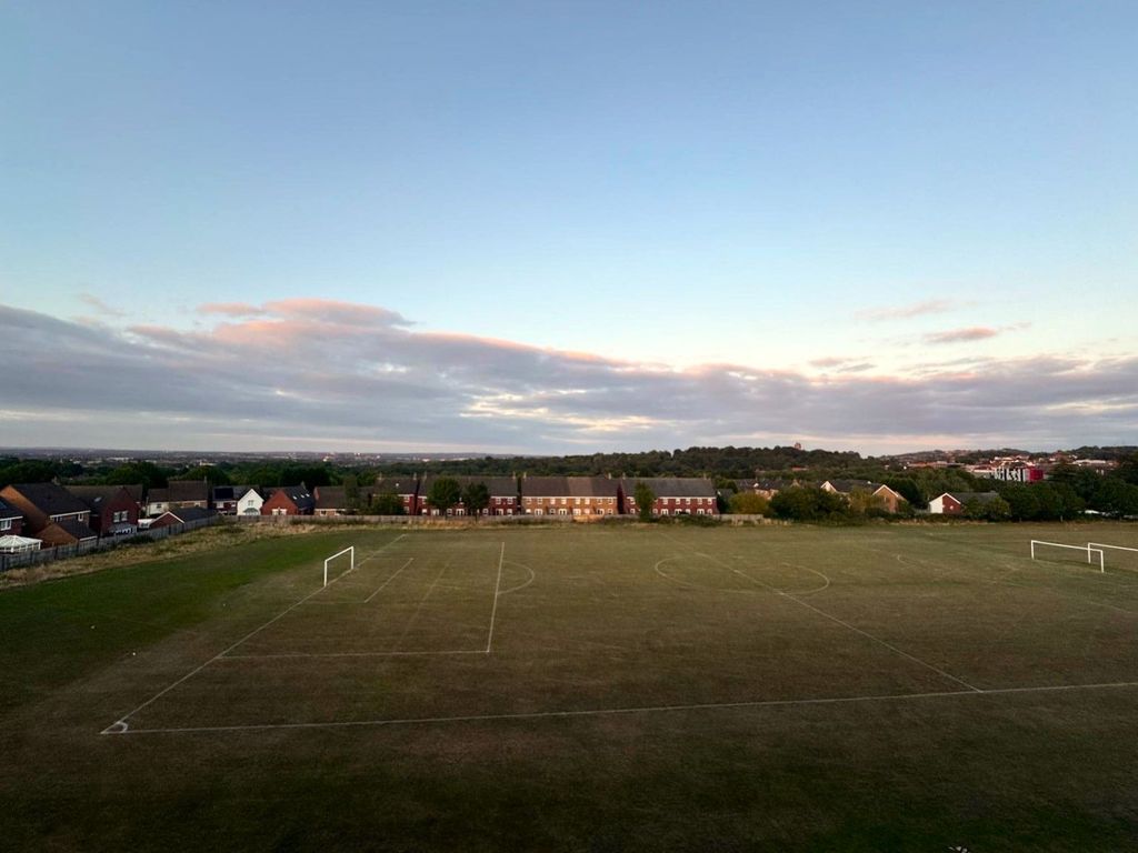 Property photo 2 of 24