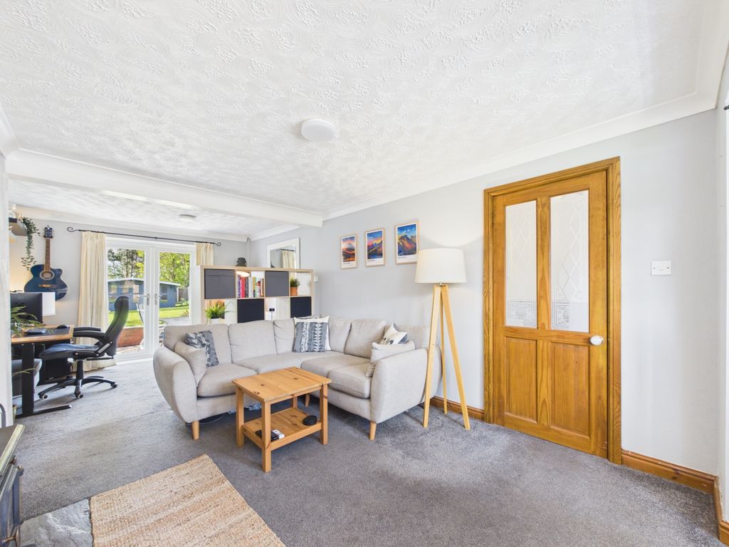 Property photo 2 of 19 Lounge