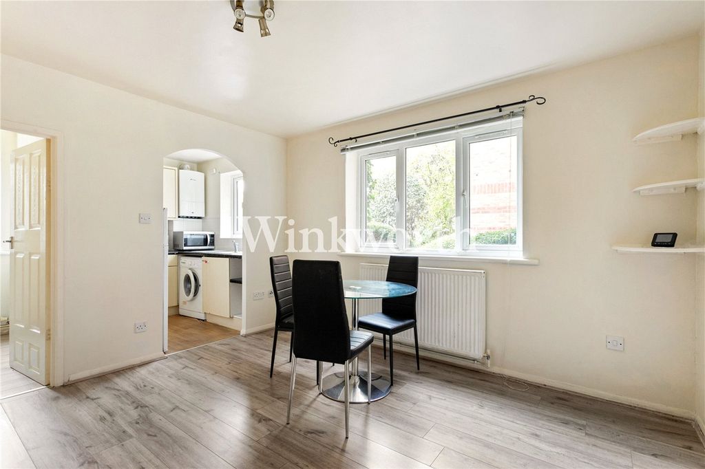 Property photo 3 of 8 Picture No. 02