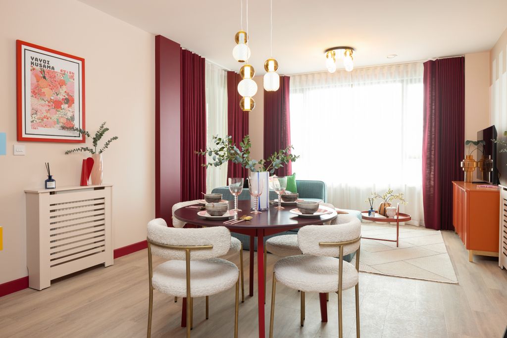 Property photo 3 of 9 Living / Dining