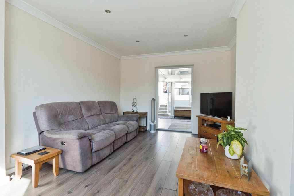 Property photo 3 of 20 Pbox-Img.Jpg