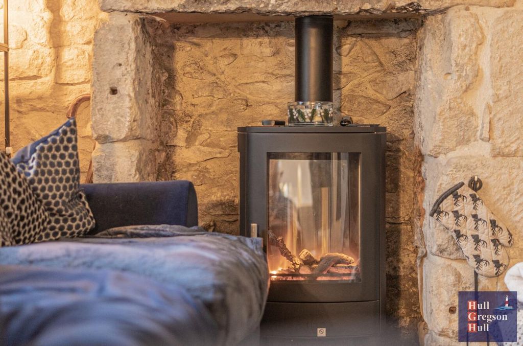 Property photo 3 of 23 F8Cdea21-23c6-495d-8503-25930A78Be85.Jpg