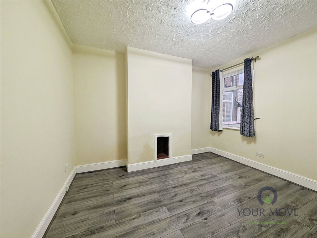 Property photo 3 of 8 Dining Room