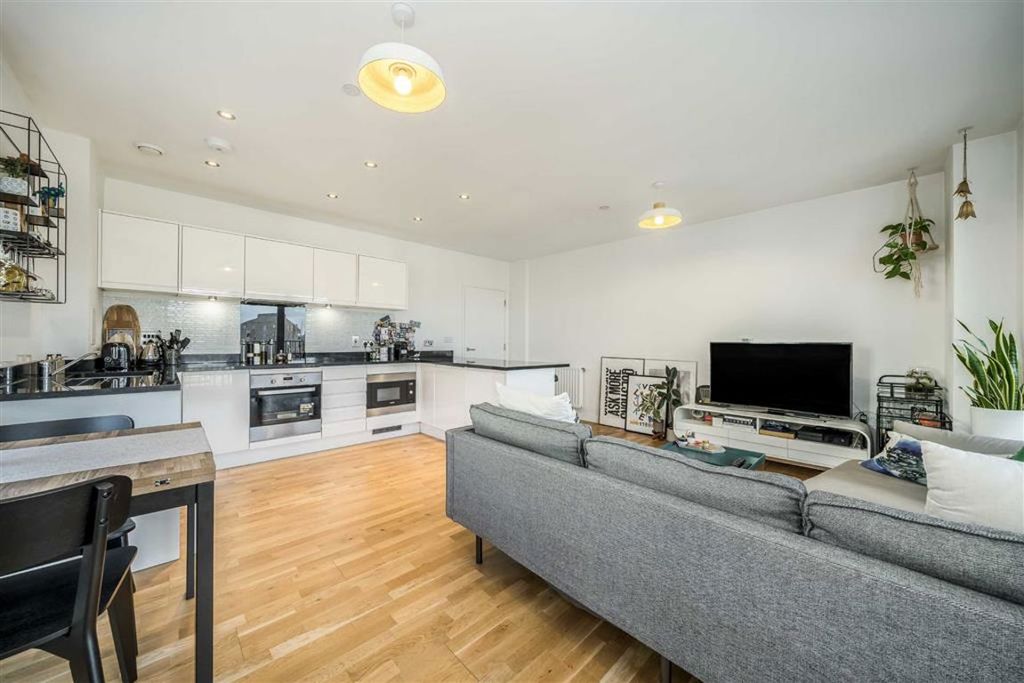 Property photo 2 of 8