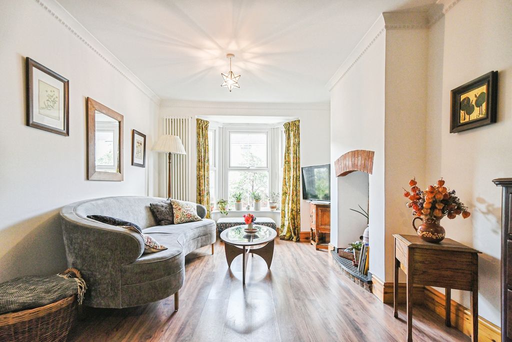 Property photo 2 of 20