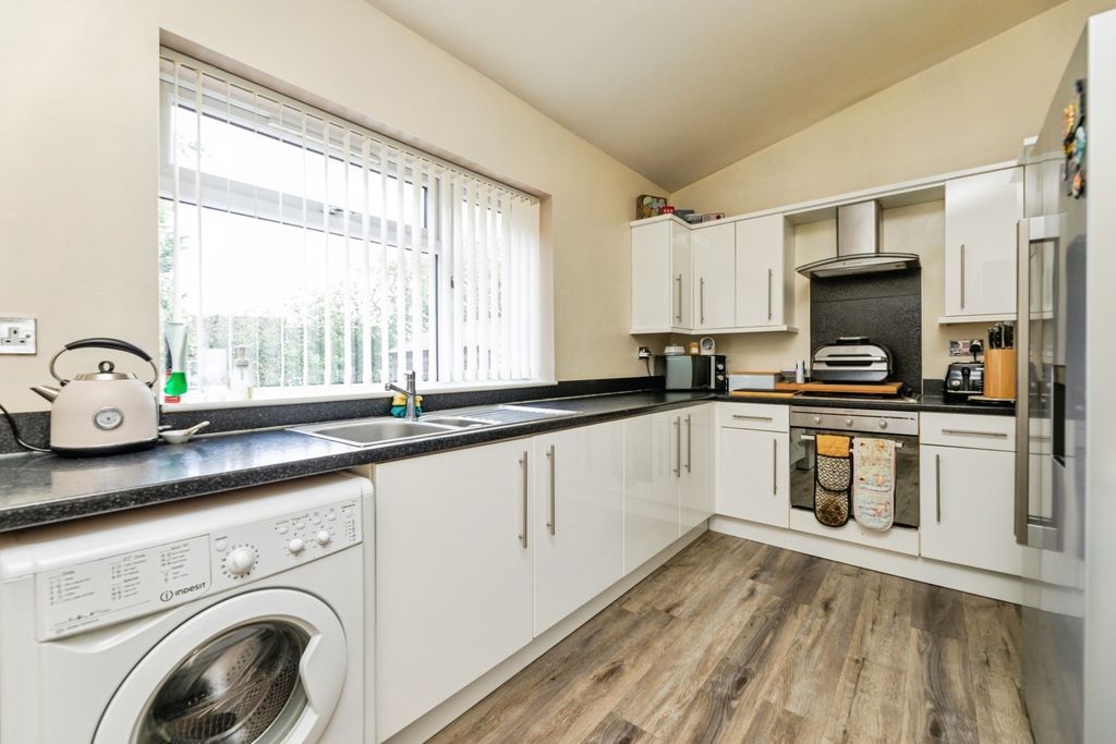 Property photo 2 of 16 Pbox-Img.Jpg