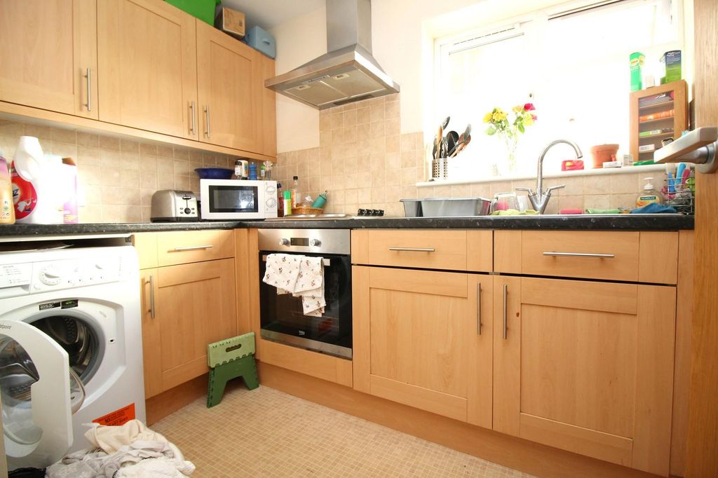 Property photo 2 of 8 Kitchen