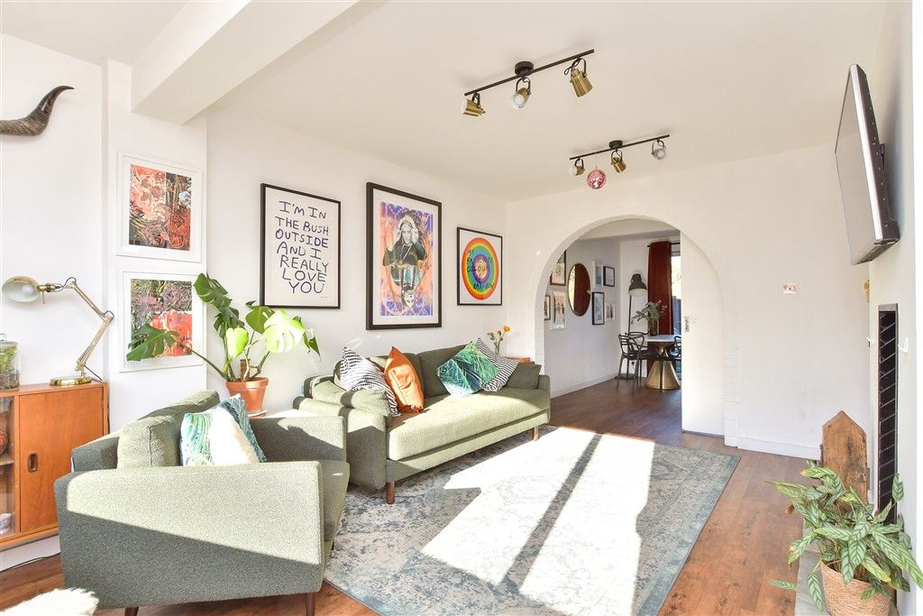 Property photo 3 of 15 Lounge