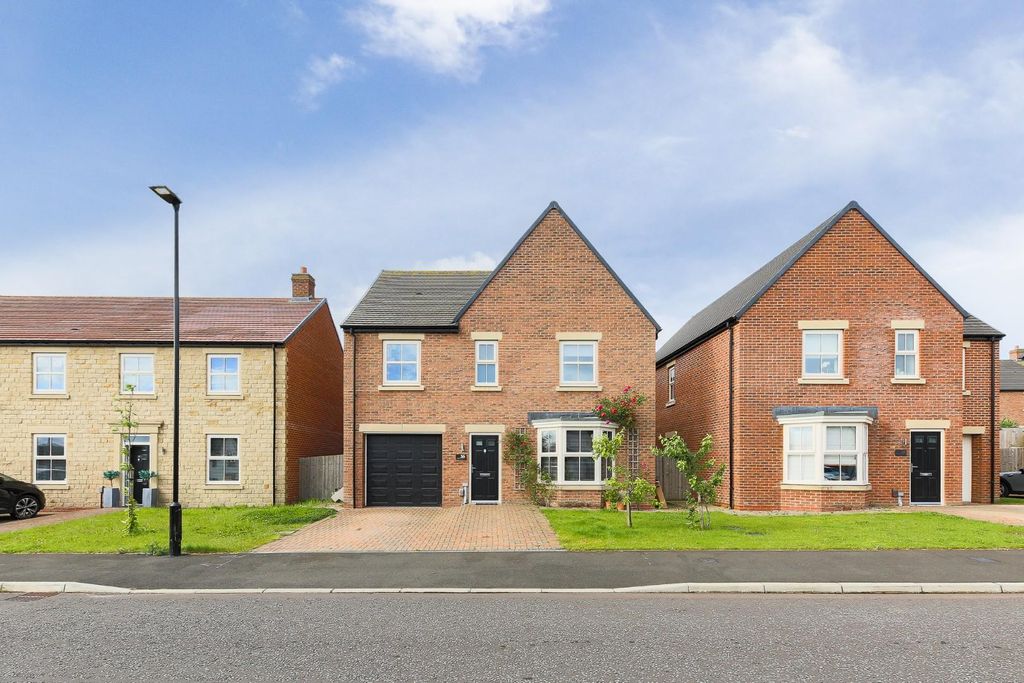 Property photo 1 of 18 External