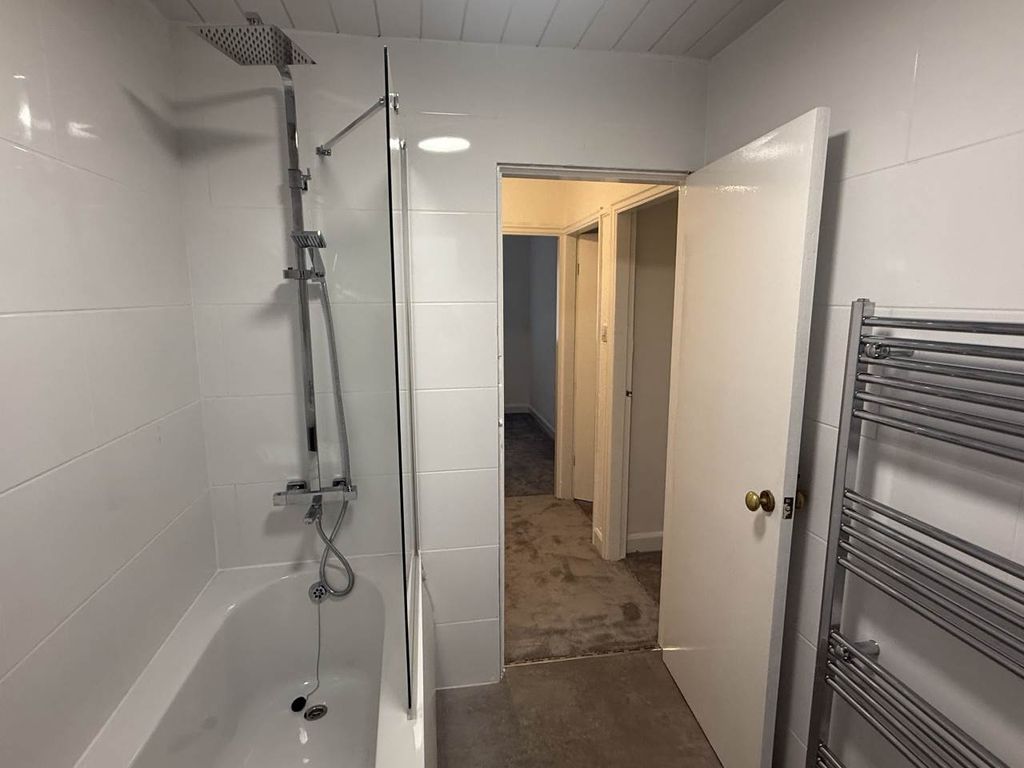 Property photo 1 of 10 A Clean And Modern Bathroom With A Spacious Shower...
