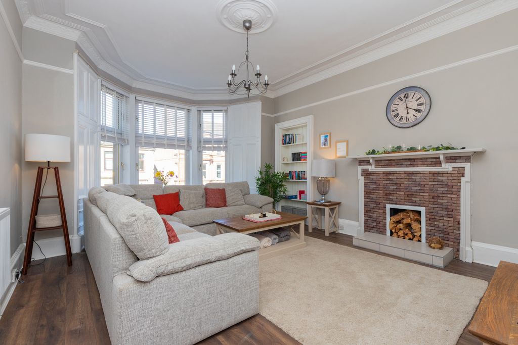 Property photo 2 of 21 1-2, 26 Barterholm Road Paisley 1L-1