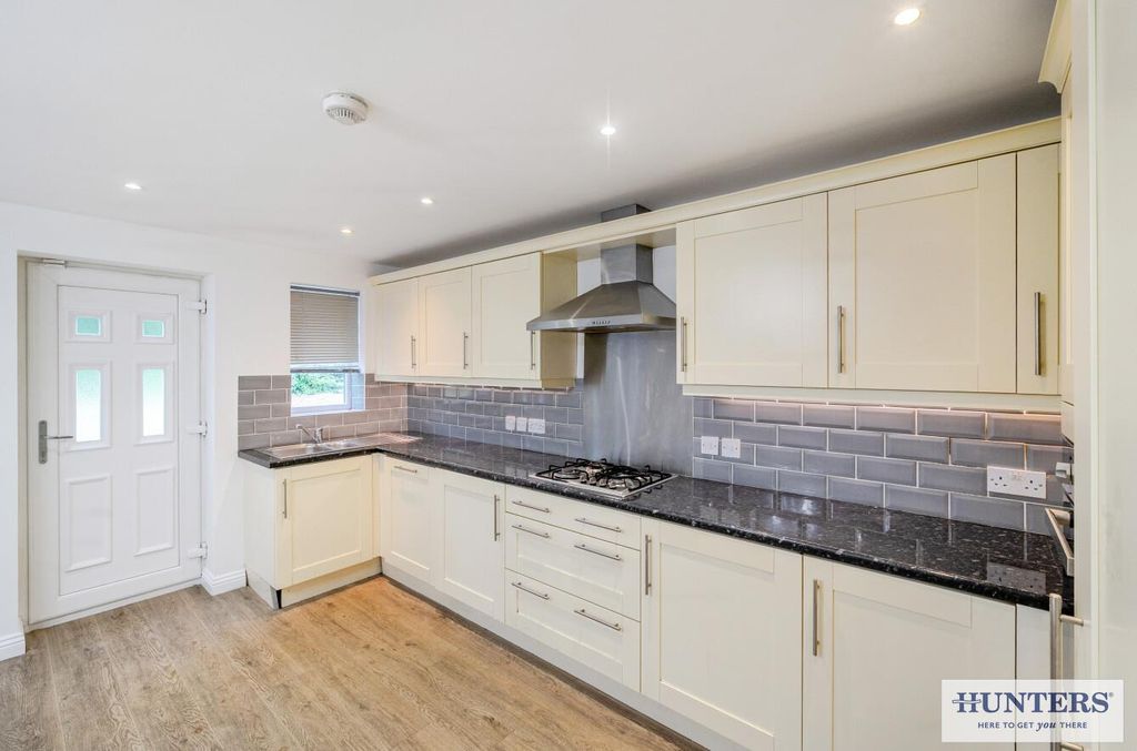 Property photo 3 of 19 8Ff88Dda-A5d4-4Aad-8d45-3B1A3c9A75E3.Jpg