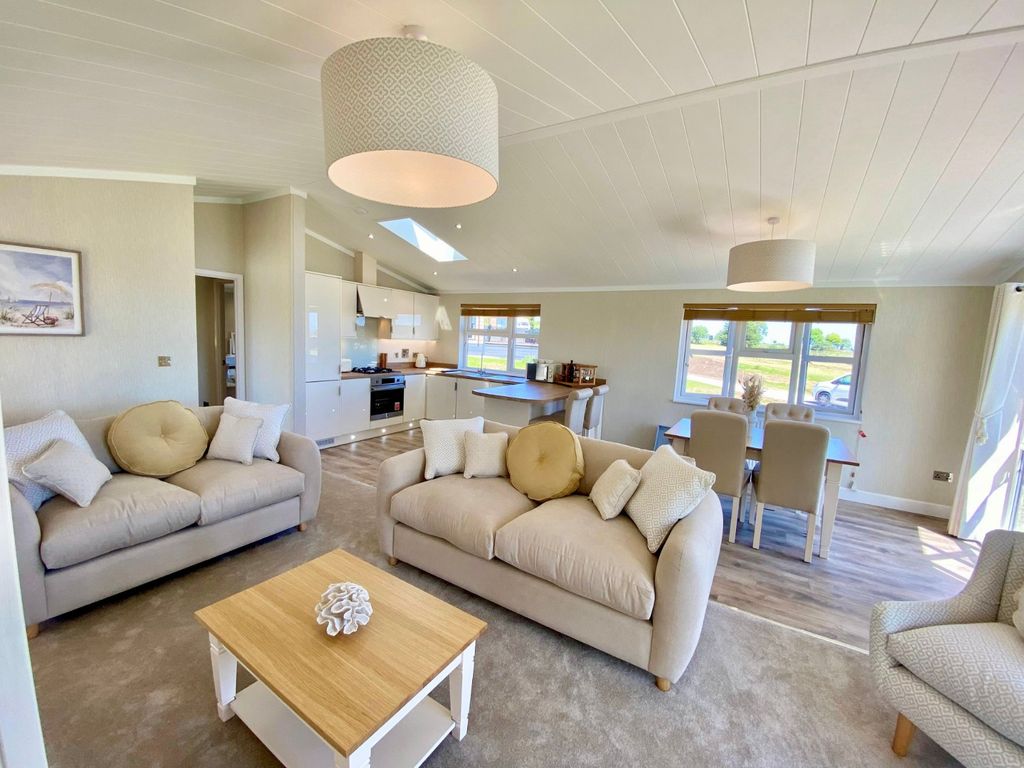 Property photo 2 of 15 Picture No. 16