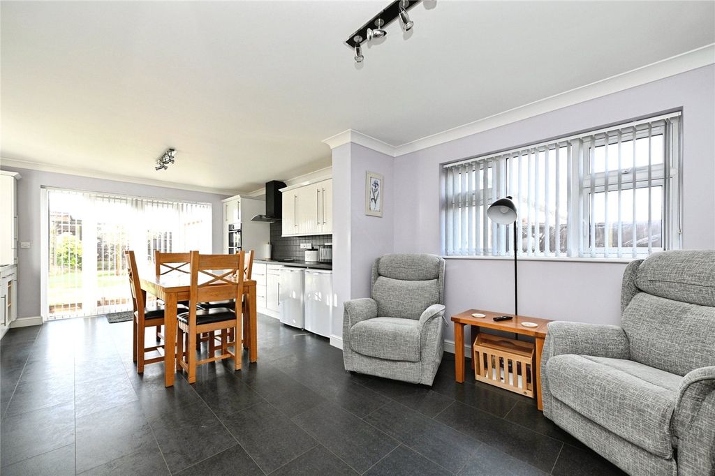 Property photo 2 of 15 Picture No. 32