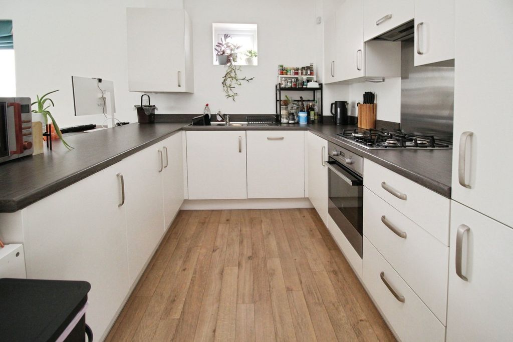 Property photo 2 of 11 Kitchen