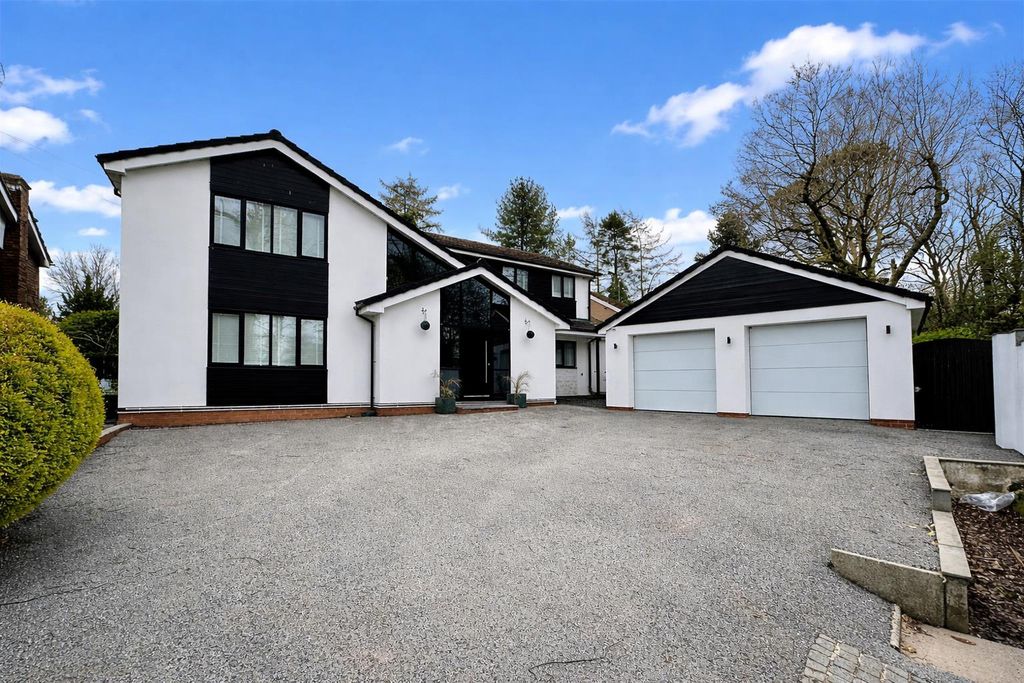 Property photo 1 of 22 Modern Detached House And Garage.Png