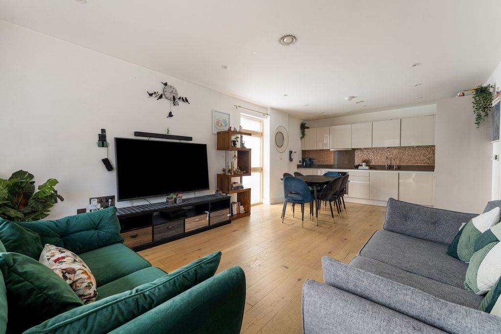 Property photo 2 of 18