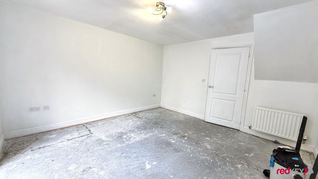 Property photo 3 of 11 Lounge