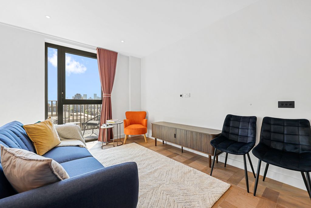 Property photo 3 of 17 9S4A7185