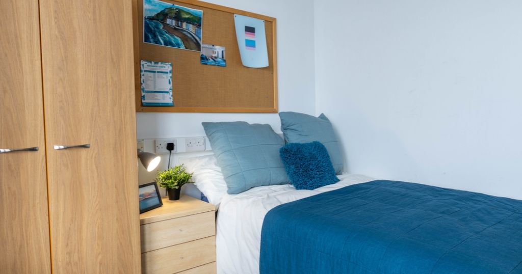 Property photo 1 of 1 Carpenter Budget Sea Collection All Bills Included