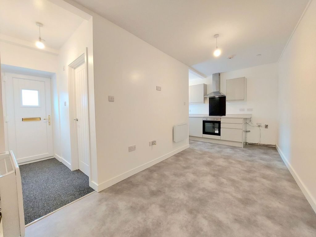 Property photo 2 of 25