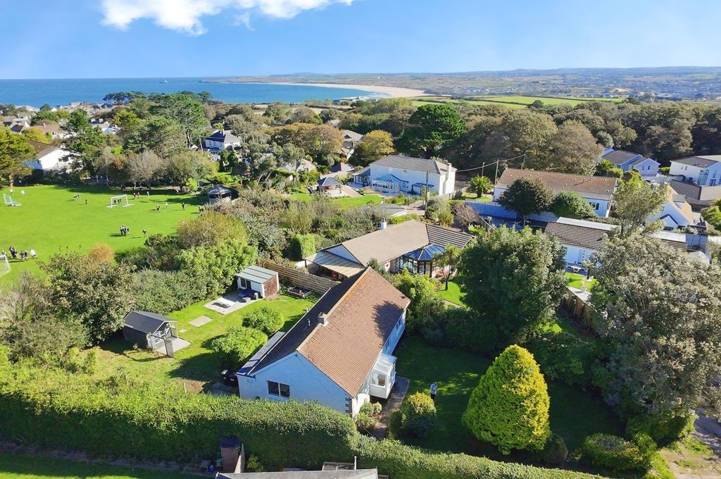 Property photo 2 of 17 Photo