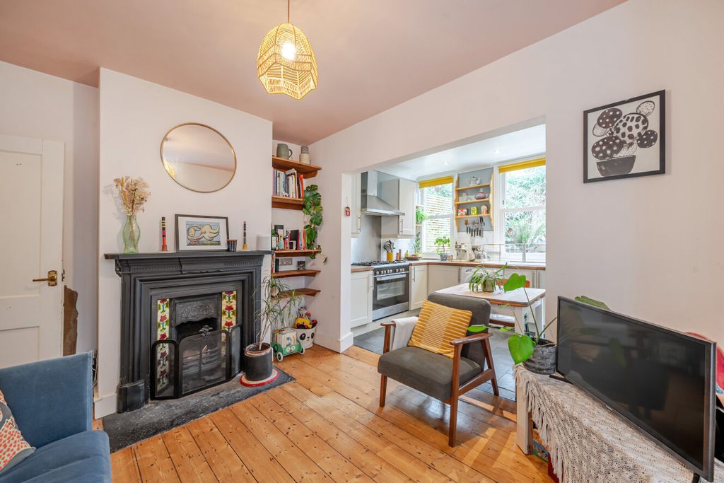 Property photo 3 of 12 1397689-9-696E097...