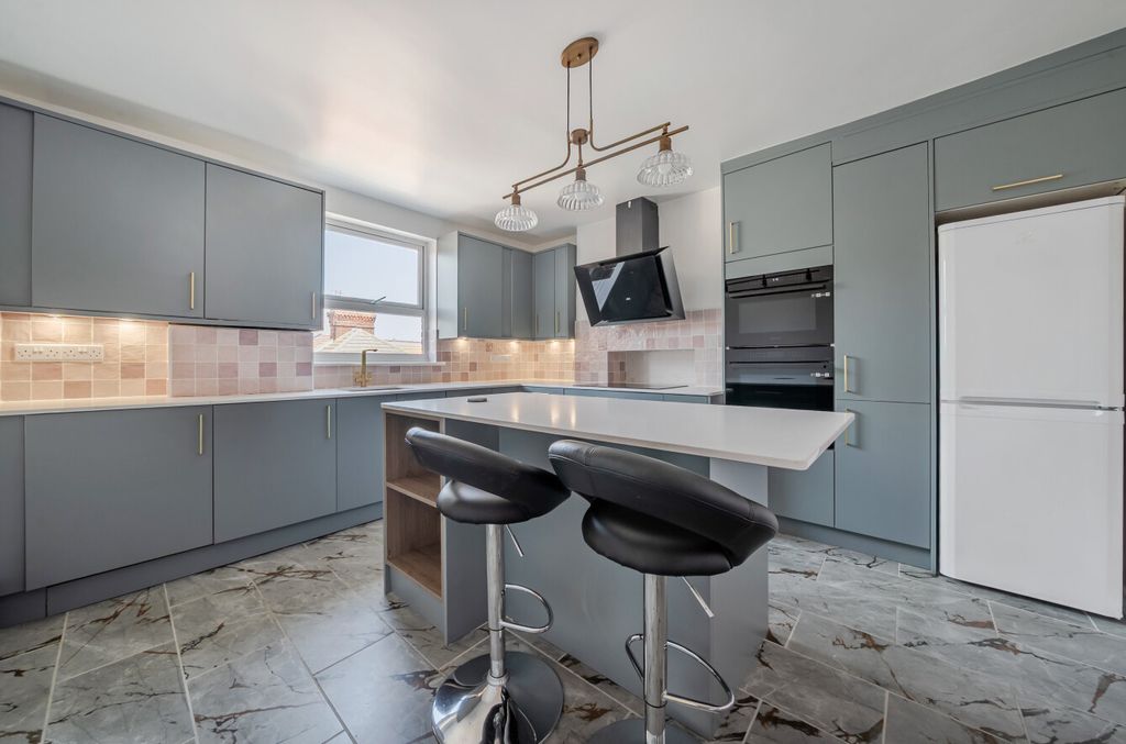 Property photo 2 of 13 1495576-16-6A58Df...