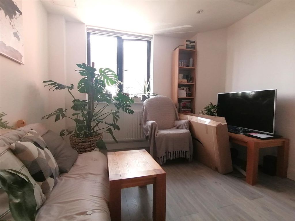 Property photo 3 of 8 Image