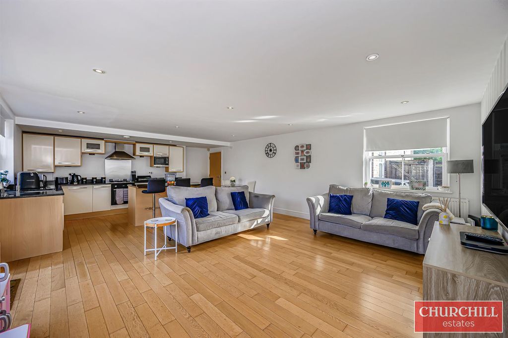 Property photo 3 of 19