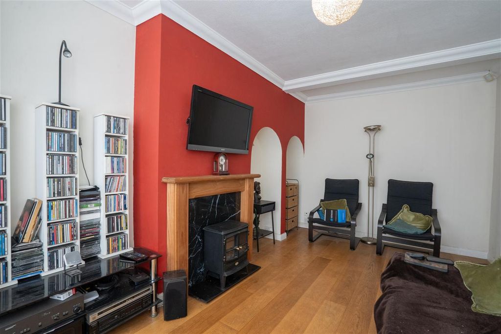 Property photo 3 of 13