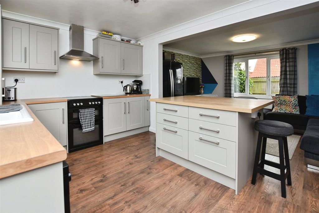 Property photo 1 of 18 Kitchen