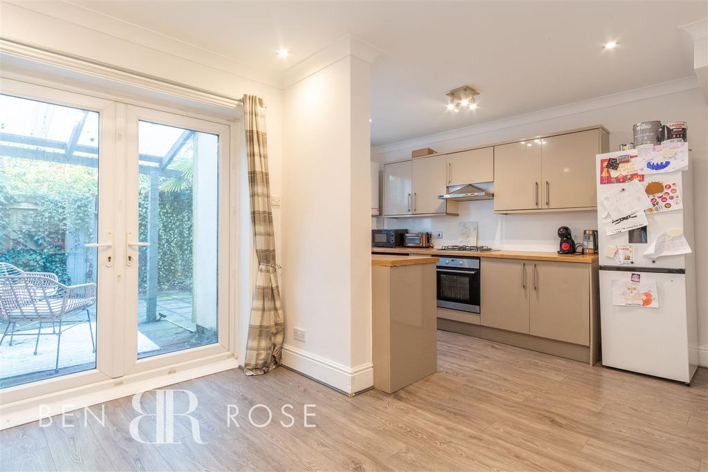 Property photo 3 of 16 Kitchen/Dining Room