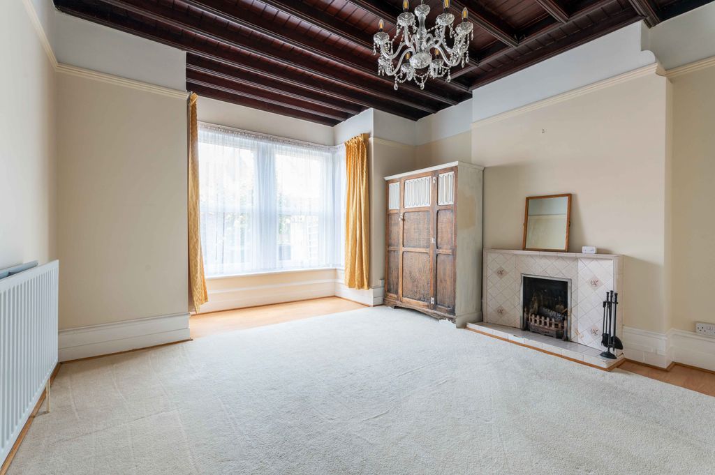 Property photo 2 of 14 120 Kingston Road, Teddington, Tw11 9Ja