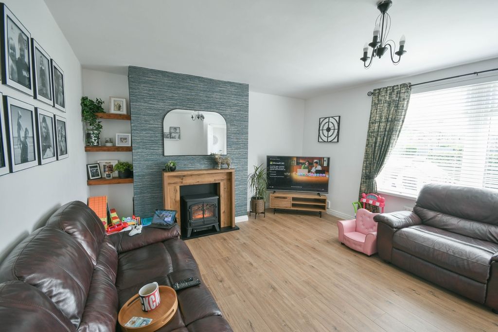 Property photo 2 of 24