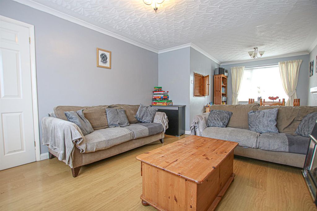 Property photo 2 of 14 Img_0926Lvg.Jpg