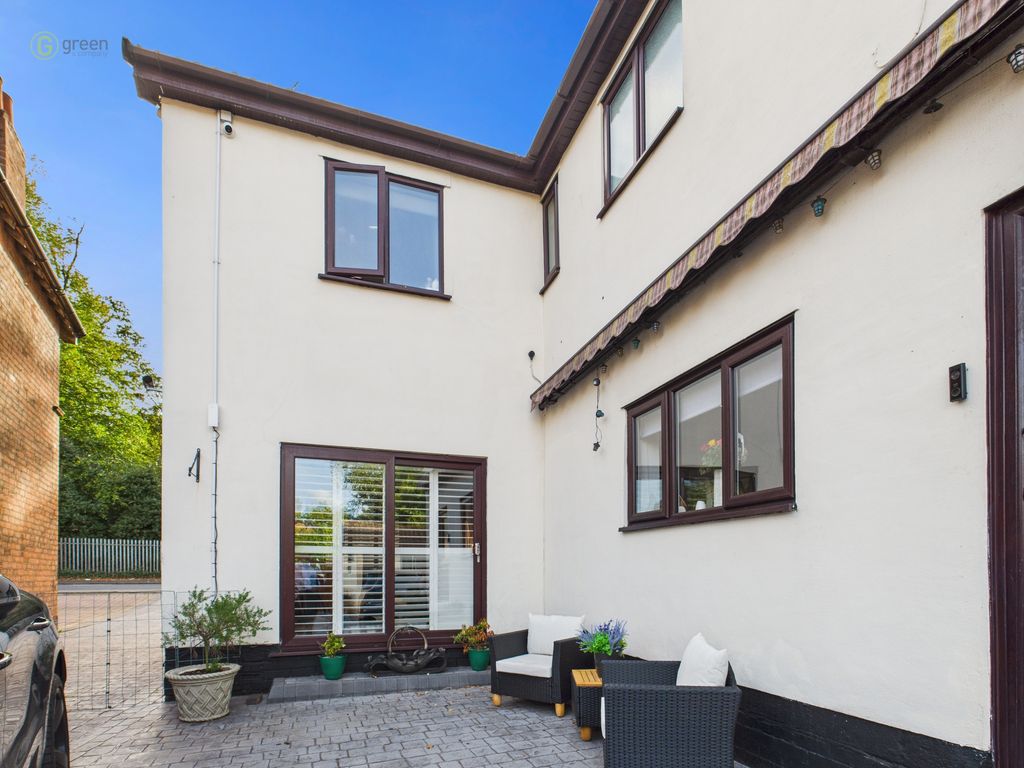 Property photo 2 of 94