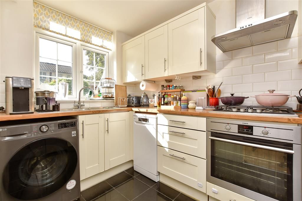 Property photo 2 of 18 Kitchen