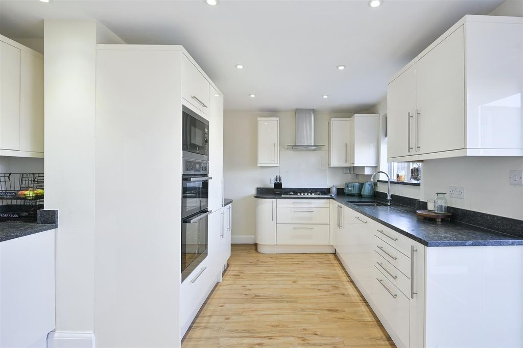 Property photo 3 of 27 Fromondes Road, 35 (13).Jpg