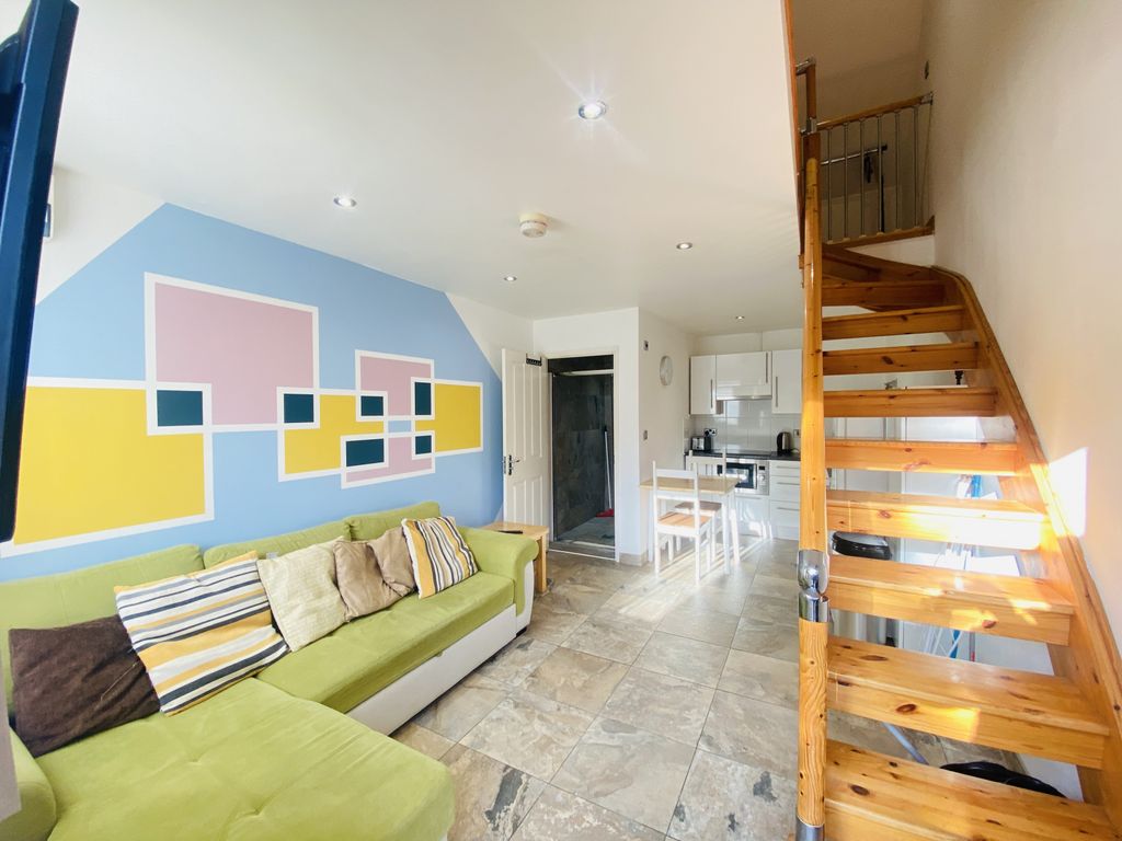 Property photo 1 of 4 One Bedroom Flat, Cherry Hinton Road, Cambridge, Cb1