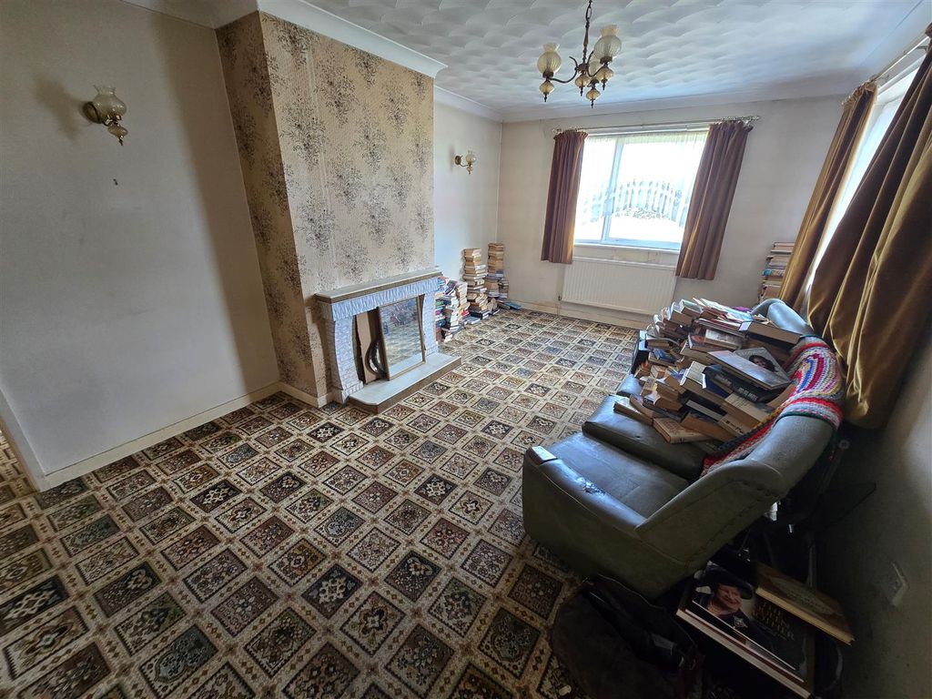 Property photo 3 of 9 Lounge