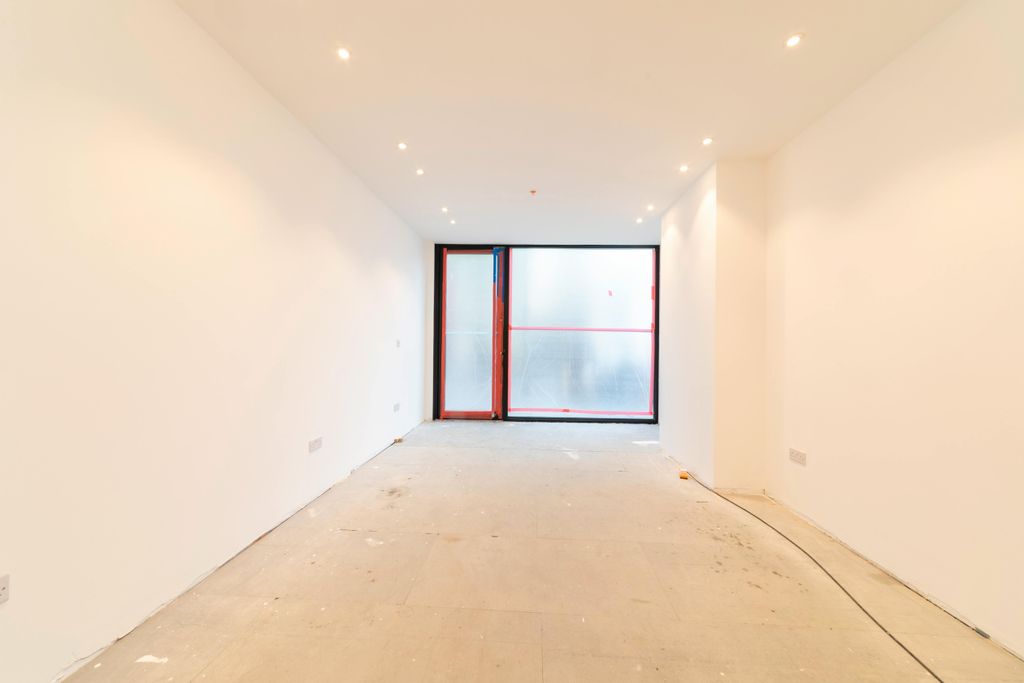 Property photo 2 of 6 13 Kensington High Street -8.Jpg