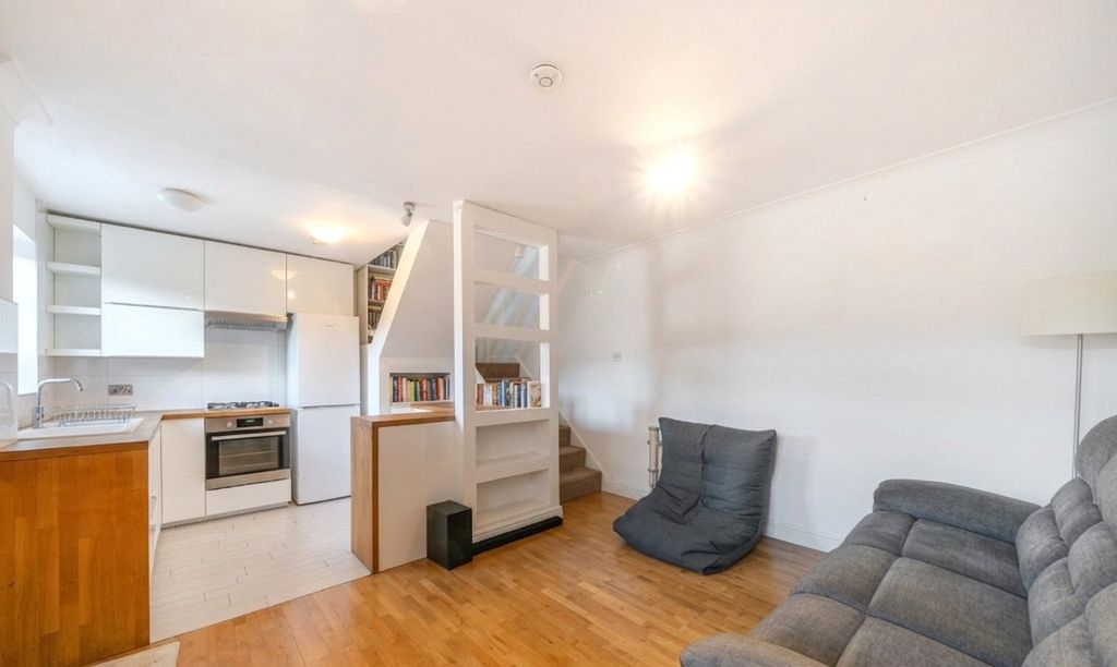 Property photo 2 of 11 Picture No. 24