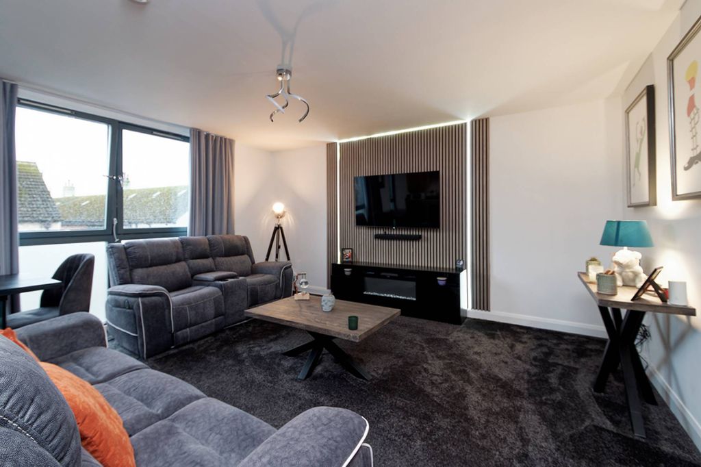 Property photo 3 of 15